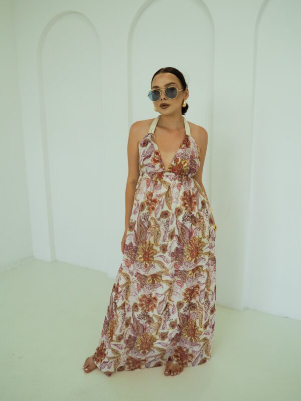 Sukienka boho maxi długa, wiązana na szyi z motywem kwiatowym