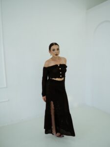 omplet „Midnight Knit” – czarny dziergany zestaw z guzikami